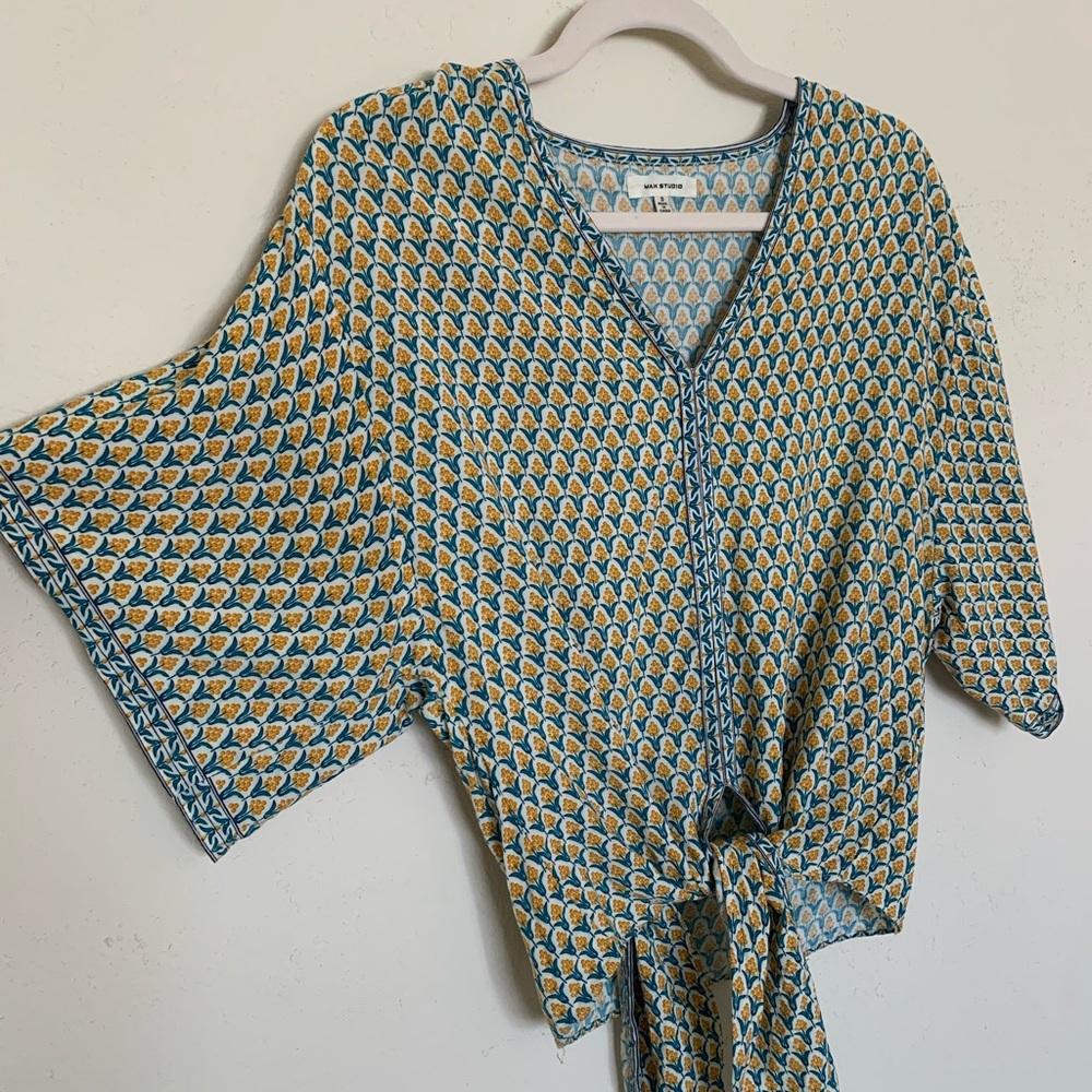 Silky tie top